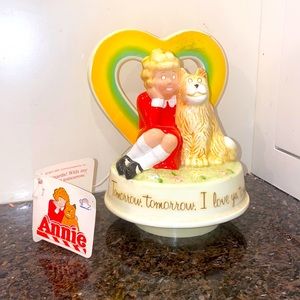 Vintage Little Orphan Annie Revolving Ceramic Music Player by Applause 1982